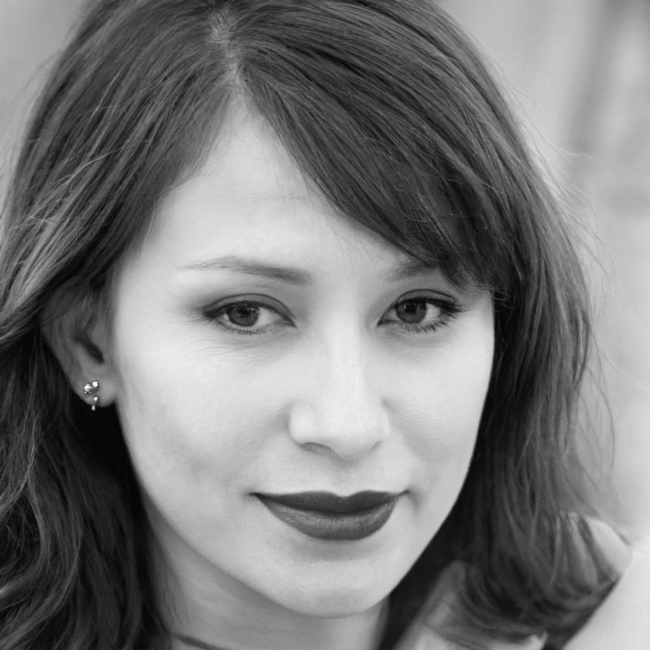 Portrait of Petra trading client